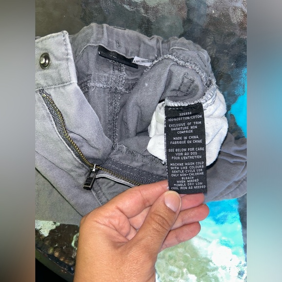 Calvin Klein Jeans | gray jeans shorts with elastic adjustable waist | size 2 - Picture 4 of 4